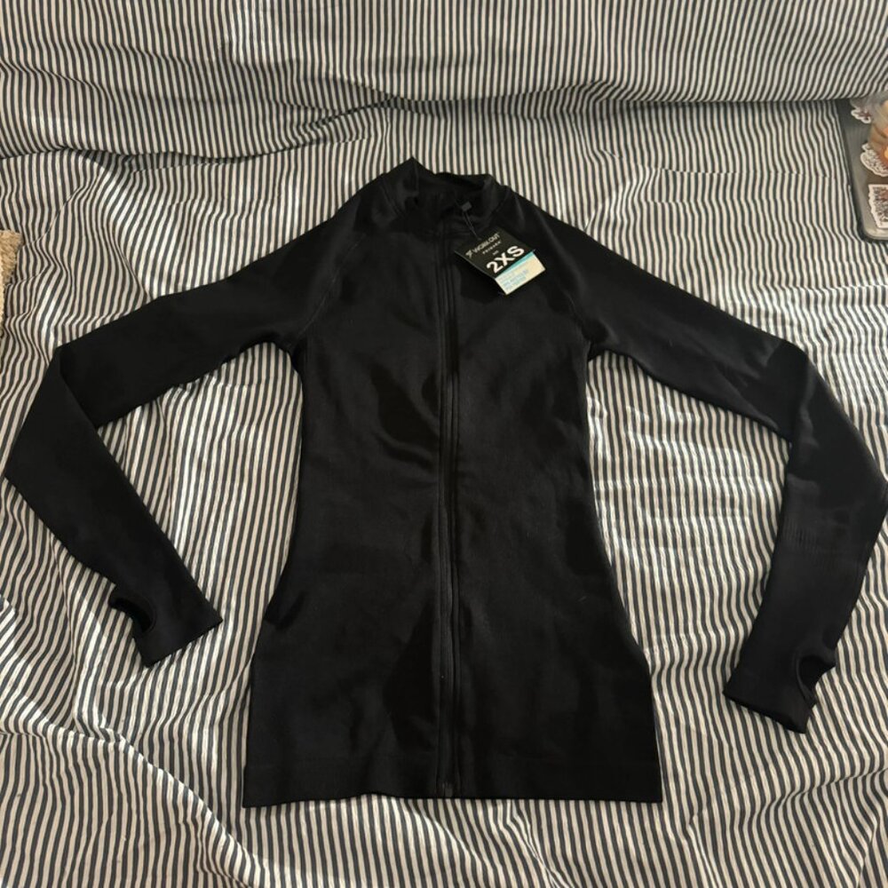 black fitting gym jacket